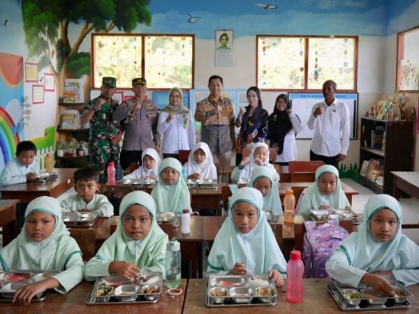 Program Makan Bergizi Gratis vs Penciptaan Lapangan Kerja: Mana yang Lebih Prioritas?