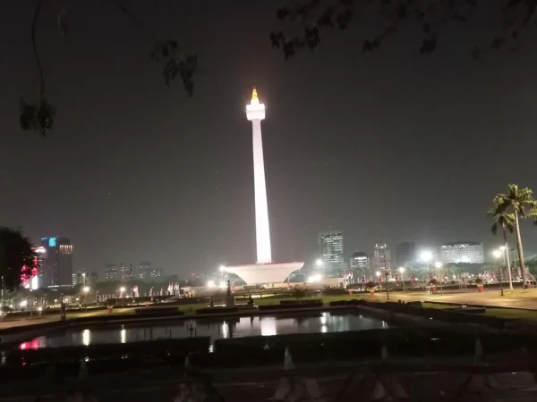 Pastikan Monas Tetap Bersih, DLH Jakarta Turunkan 400 Personel saat Pelantikan Kepala Daerah