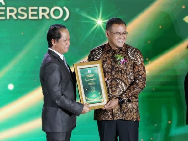 Pupuk Indonesia Raih Green Leadership dan 5 Anper Raih Proper Emas dari KLH