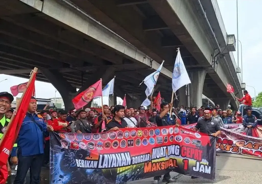 Ratusan sopir kontainer demo di NPCT 1 Jakarta, Tuntut Pungli di Gate Pass Rp 17.000 dihapus