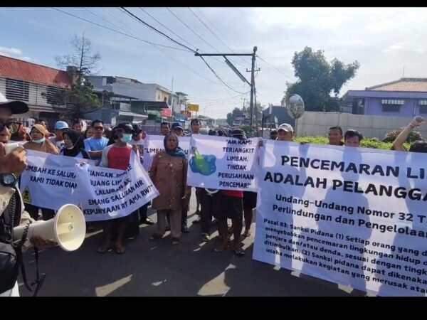 Diduga Cemari Air Tanah, Warga Kampung Cipayung Depok Geruduk Pabrik Fermentasi Makanan 