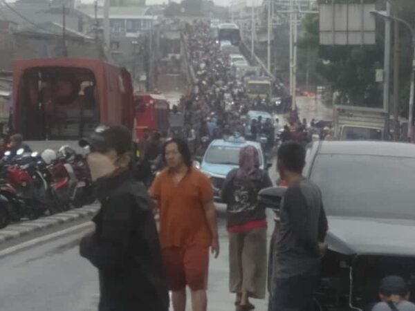 Jakarta Dilanda Banjir, 105 RT dan Lima Ruas Jalan Terendam