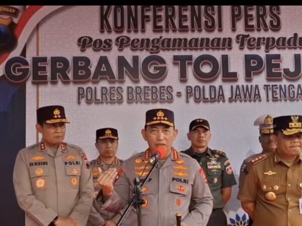 Kapolri Tinjau Kesiapan Mudik 2025 di Brebes, Luncurkan Program Valet and Ride untuk Pemudik Motor
