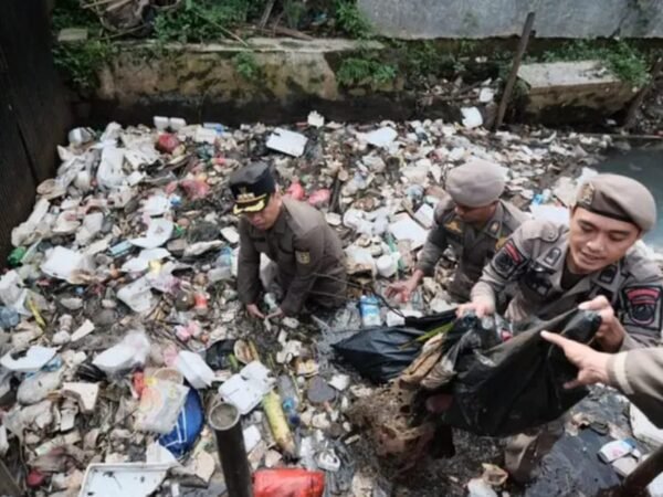 Lautan Sampah di Kali Depok Picu Banjir, Gubernur Dedi Mulyadi Geram