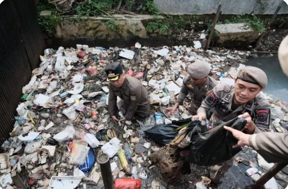 Lautan Sampah di Kali Depok Picu Banjir, Gubernur Dedi Mulyadi Geram