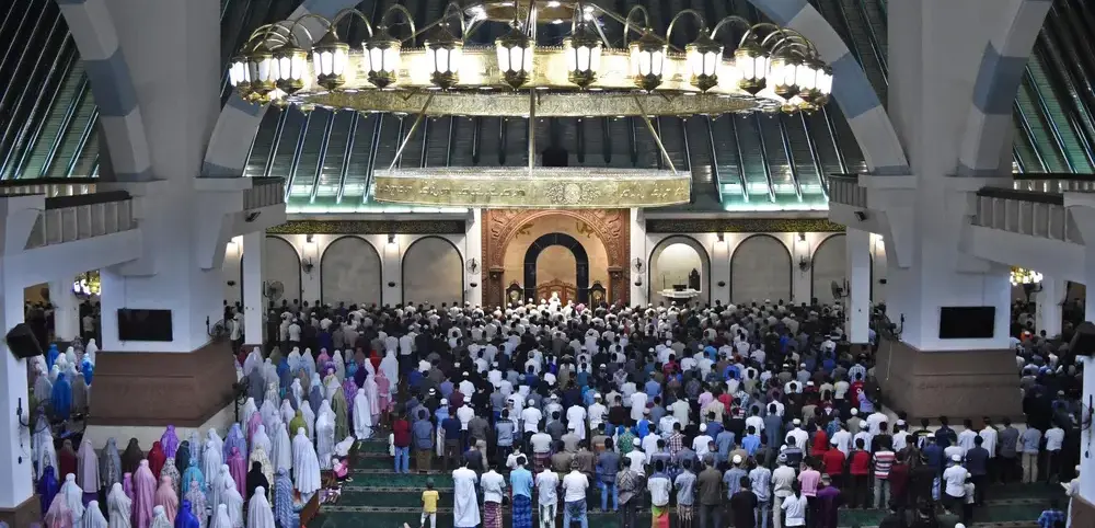 Mengapa Disebut Shalat Tarawih? Sejarah, Keutamaan, dan Manfaat Sehatnya