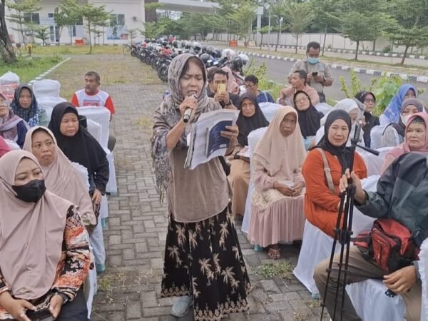 TBM Sakilakerti Tegal Gelar Buka Puasa Bersama dengan Pengasong di Terminal Bus