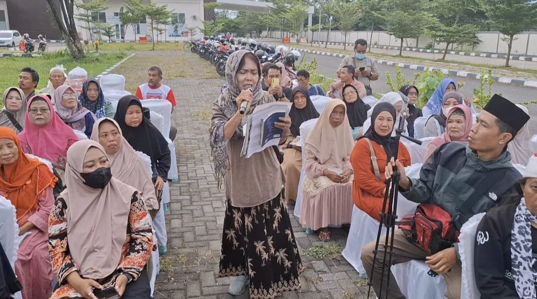 TBM Sakilakerti Tegal Gelar Buka Puasa Bersama dengan Pengasong di Terminal Bus