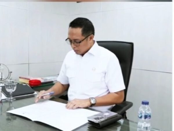Hasan Nasbi Menepi: Ketika Kepala Komunikasi Kepresidenan Memilih Mundur