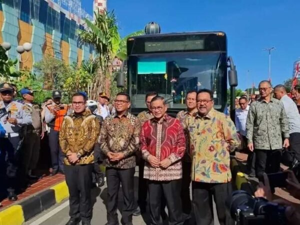 Gubernur Jakarta dan Banten Resmikan Rute TransJabodetabek S61 Blok M–Alam Sutera
