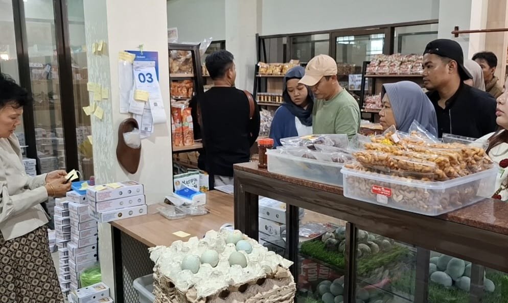Musim Arus Mudik Lebaran, Berkah bagi Pedagang Telur Asin di Brebes