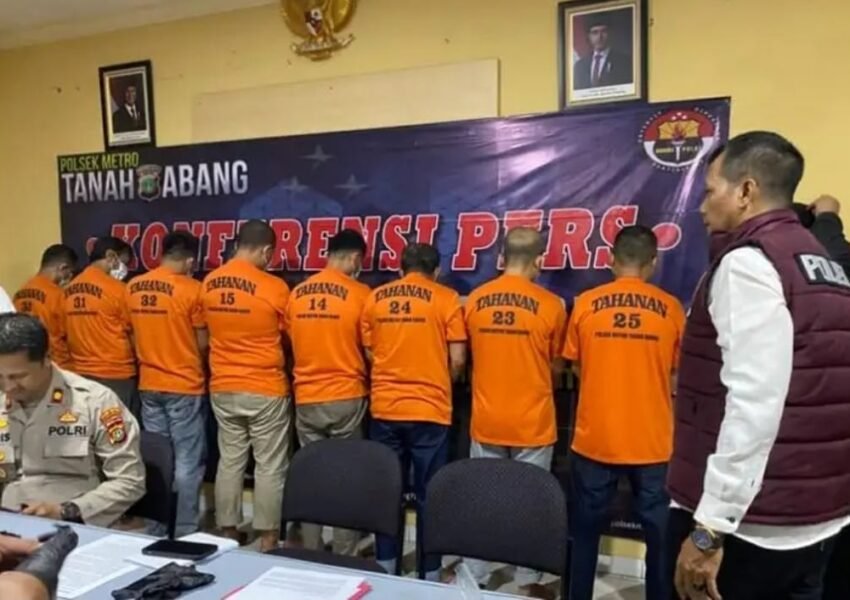 Polisi Bongkar Pabrik Uang Palsu di Kota Bogor, Delapan Tersangka Diamankan