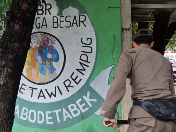 Tim Gabungan TNI-Polri dan Satpol PP Bongkar Posko Ormas di Jalur Hijau Depok