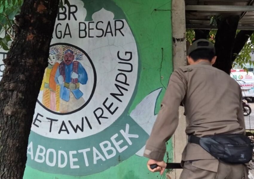 Tim Gabungan TNI-Polri dan Satpol PP Bongkar Posko Ormas di Jalur Hijau Depok