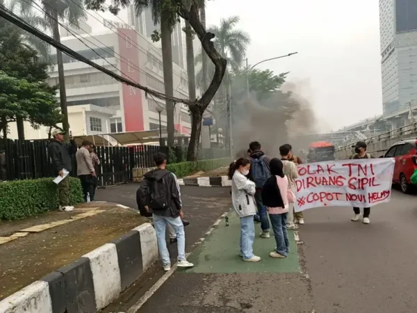 Dirut Bulog dari TNI Aktif Ancaman bagi Reformasi