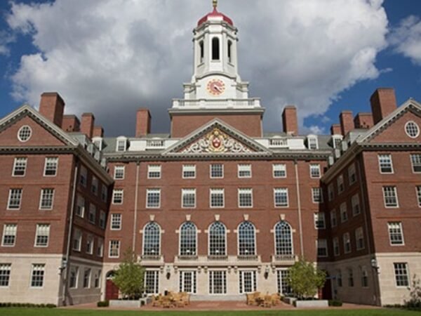 Trump Bekukan Dana Hibah Rp 984 Miliar untuk Harvard