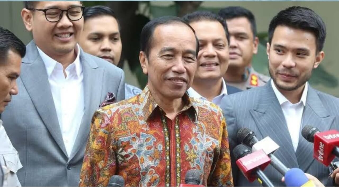 Drama Ijazah Jokowi: Dari Ruang Sidang ke Polda, Pencitraan atau Pembuktian?
