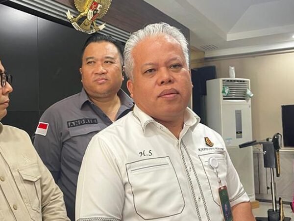 Dua Peleton TNI Dikerahkan Bergantian Amankan Gedung Kejagung RI
