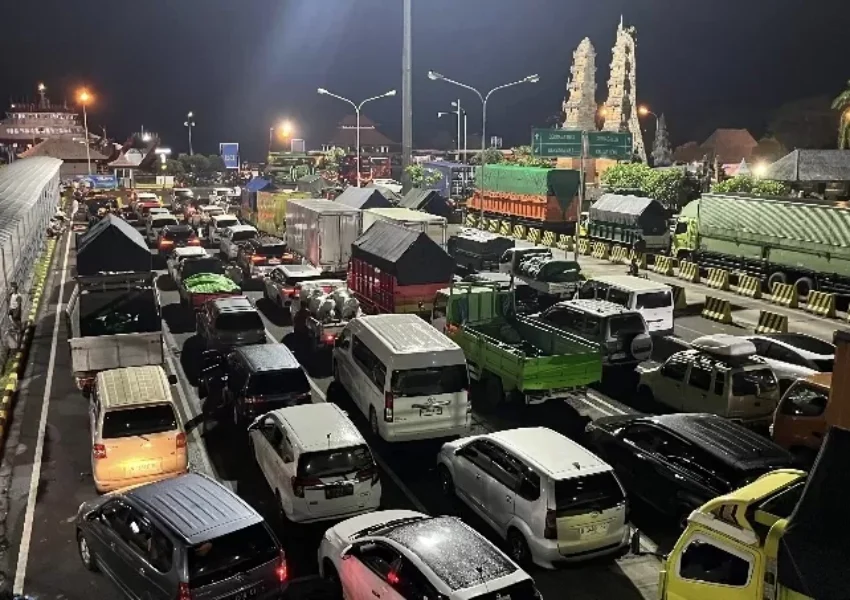 Pelabuhan Ketapang-Gilimanuk Ditutup Akibat Gelombang Tinggi, Antrean Kendaraan Capai 2,5 Km