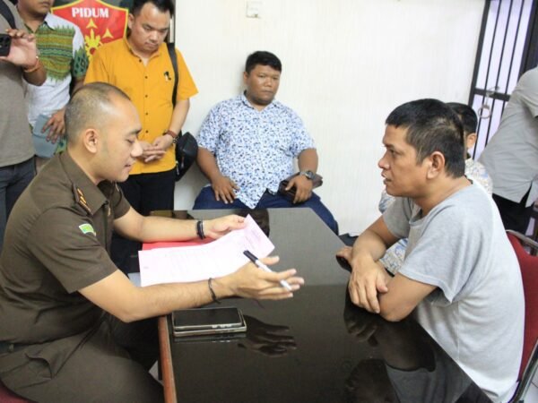 8 Tersangka Pembakaran Mobil Polisi di Depok Diserahkan ke Kejaksaan