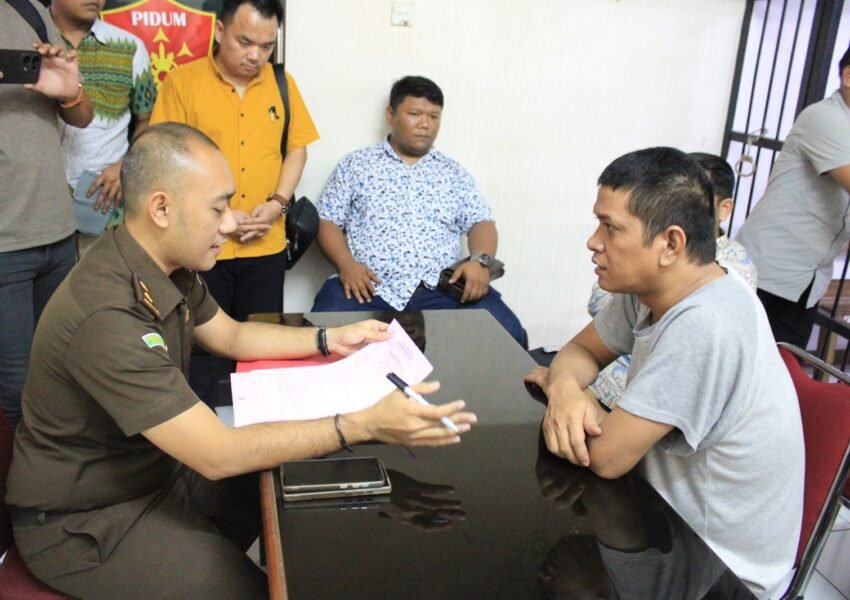 8 Tersangka Pembakaran Mobil Polisi di Depok Diserahkan ke Kejaksaan