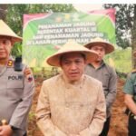 Tanam Jagung di Lahan Perhutanan Sosial, Polres dan Petani Wonosobo Perkuat Ketahanan Pangan
