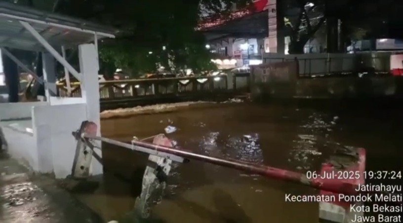 BPBD DKI: Banjir Rendam 50 RT di Jakarta, Tertinggi Capai 260 Cm di Cawang