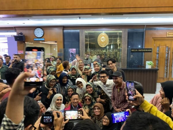 Move On Ala Tom: Kasus Hilang, Rasa Gatal Tetap Ada