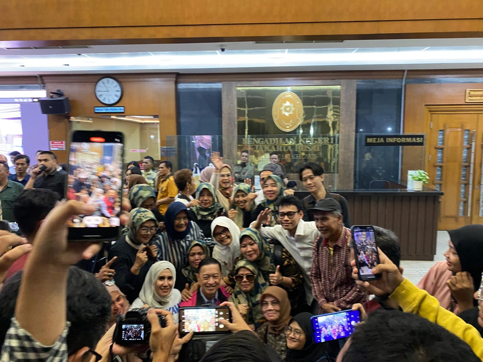 Move On Ala Tom: Kasus Hilang, Rasa Gatal Tetap Ada