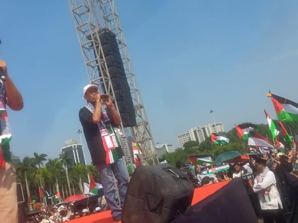Ribuan Warga Tumpah Ruah di Monas Dukung Palestina, Ustaz Das’ad: Jangan Pakai Produk Penjajah!