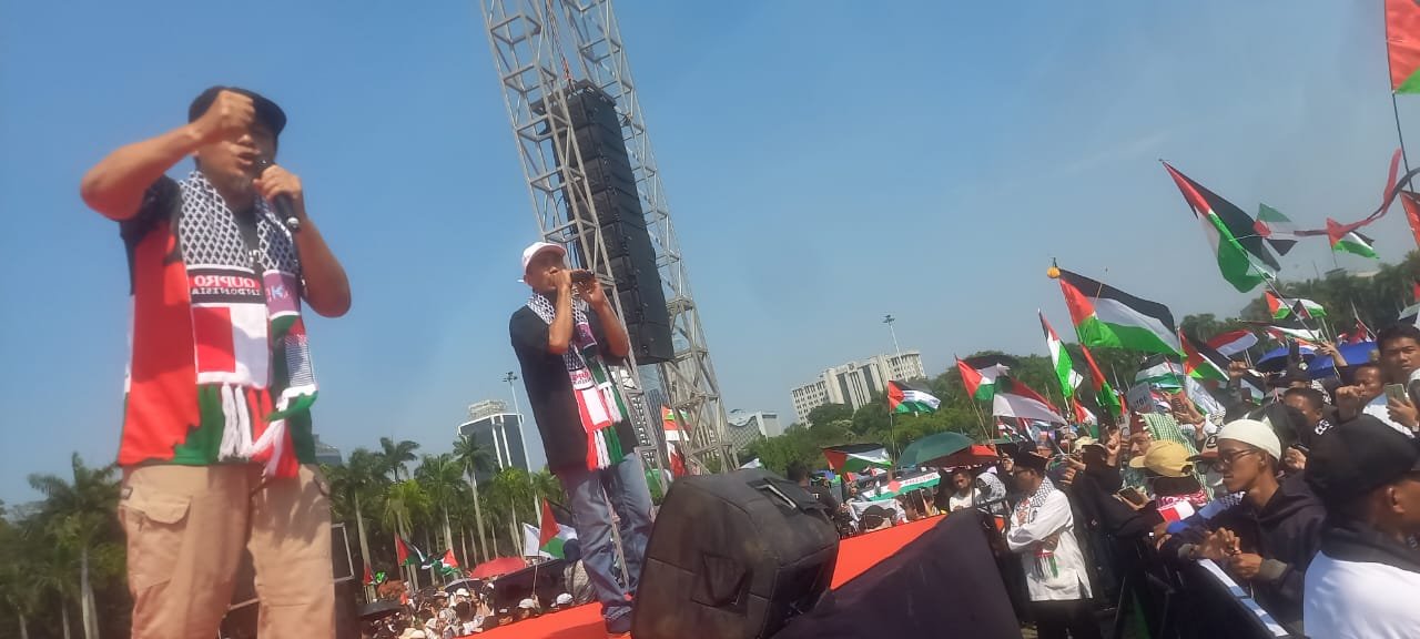 Ribuan Warga Tumpah Ruah di Monas Dukung Palestina, Ustaz Das’ad: Jangan Pakai Produk Penjajah!