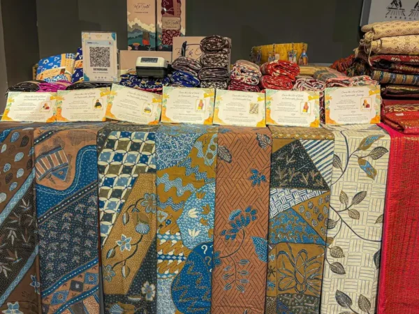 Saree Ulos & Batik Organik, UMKM Ramah Lingkungan Bawa Wastra Nusantara ke Dunia