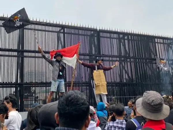 Jurnalis Foto ANTARA Dipukuli Oknum Aparat saat Meliput Demo di Depan DPR