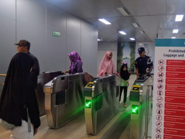 Demo Meluas, MRT Jakarta Tutup Akses 2 Stasiun