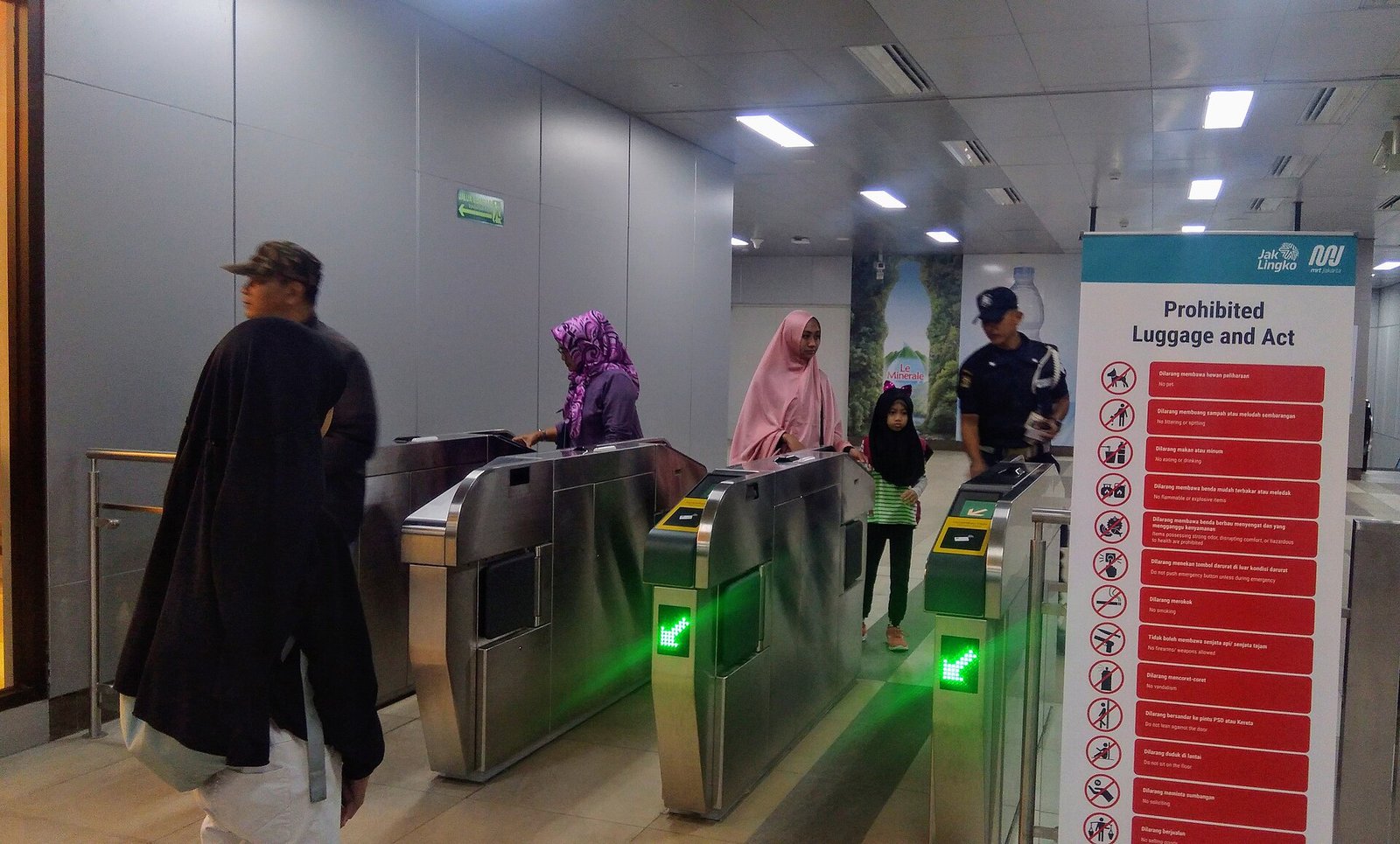 Demo Meluas, MRT Jakarta Tutup Akses 2 Stasiun