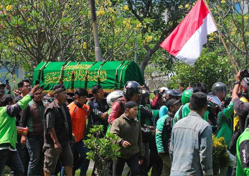 Kapolda Metro Jaya Hadiri Pemakaman Affan Kurniawan, Sampaikan Permintaan Maaf