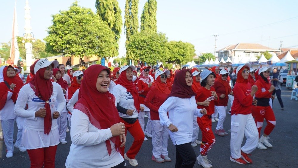 Pekan QRIS Nasional 2025 di Tegal Dibuka dengan Senam Pagi Massal dan Wakaf Produktif