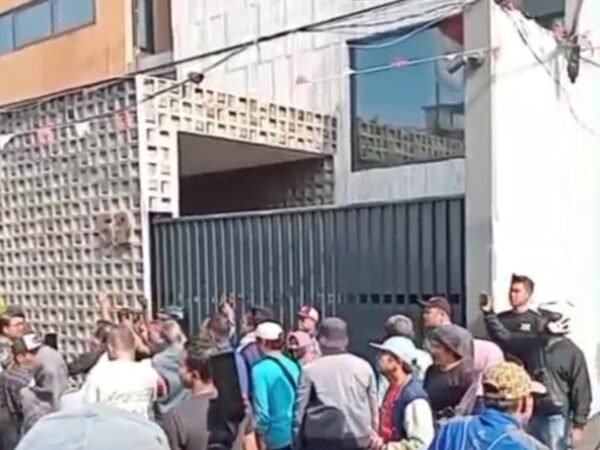 Street Justice Priok: Rumah Ahmad Sahroni Diserang Massa, Alarm untuk Pemerintah