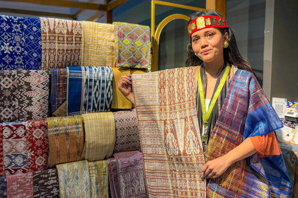Saree Ulos & Batik Organik, UMKM Ramah Lingkungan Bawa Wastra Nusantara ke Dunia