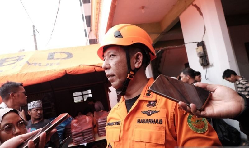 Evakuasi korban Ponpes buduran, Basarnas Perkirakan 38 Santri Al Khoziny Masih Terjebak Reruntuhan Mushalla Ambruk