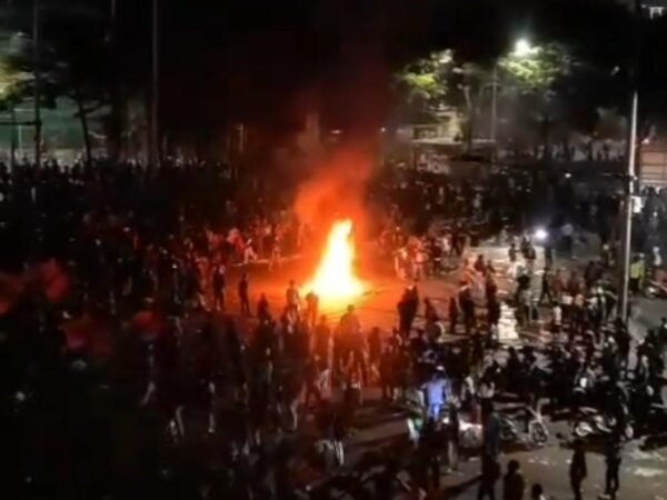 Lebih dari Sekadar ‘Bubarkan DPR’: Demokrasi yang Retak