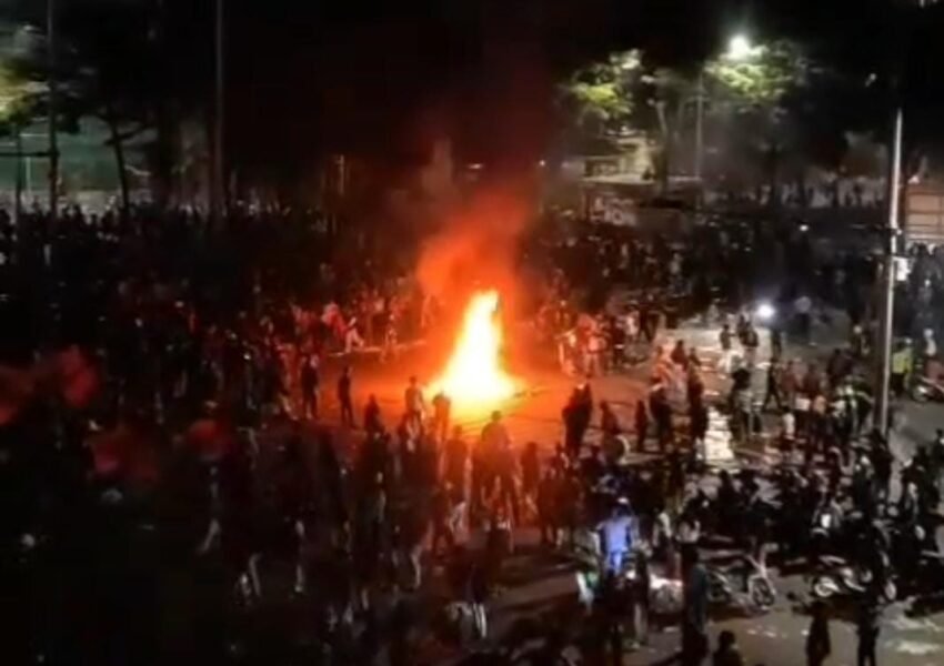 Lebih dari Sekadar ‘Bubarkan DPR’: Demokrasi yang Retak