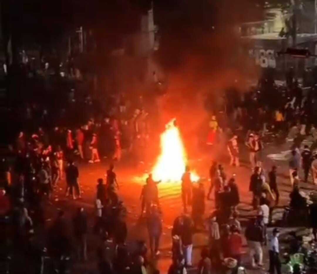 Api Politik Disulut Parlemen