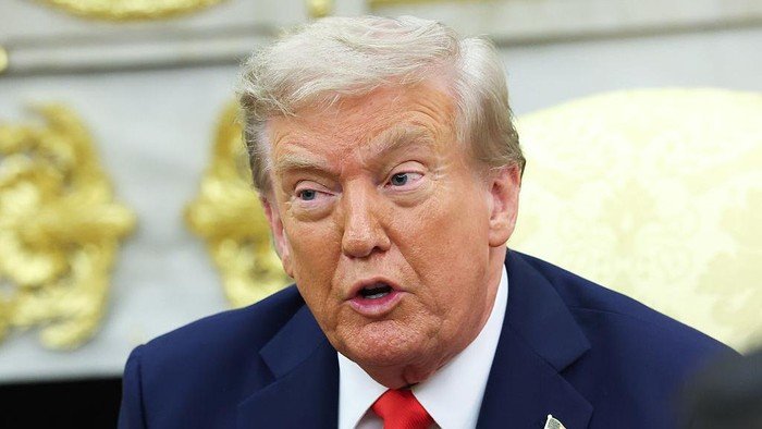 Trump Umumkan Tarif Impor Baru: Industri Truk dan Furnitur Jadi Sasaran