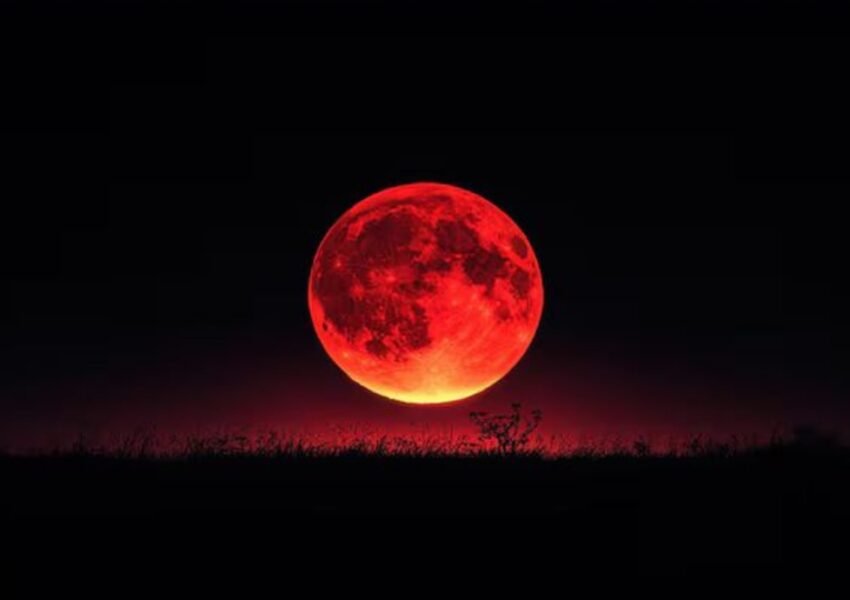 Fenomena Blood Moon: Bulan Berdarah, Mitos, dan Sains
