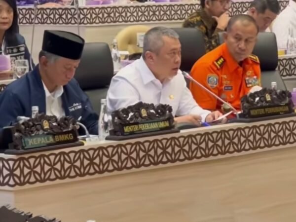 Menhub Dudy Serahkan Rencana Merger Garuda Indonesia-Pelita Air ke Pertamina