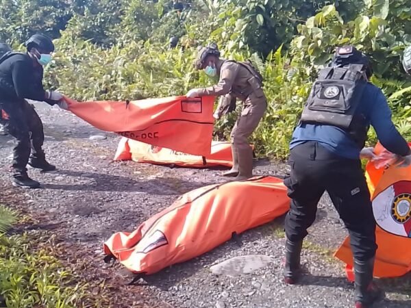 Satgas Damai Cartenz Evakuasi 2 Pendulang Emas Korban Kekerasan OPM di Yahukimo
