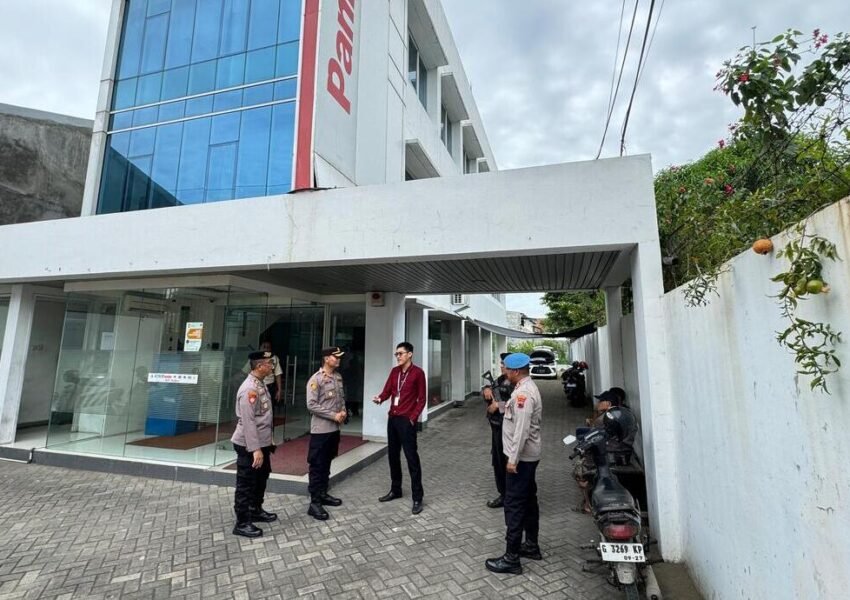 Polres Brebes Sidak Bank, Pastikan Keamanan dan Senjata Api Personel