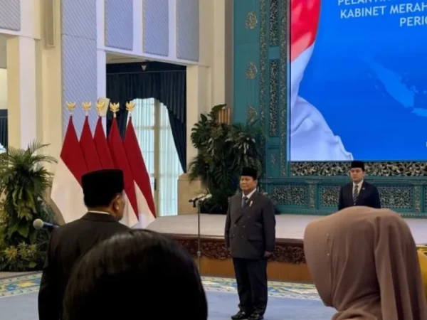 Prabowo Lantik Dua Menteri Baru, Tiga Wamen, dan Sejumlah Pejabat Setingkat Menteri