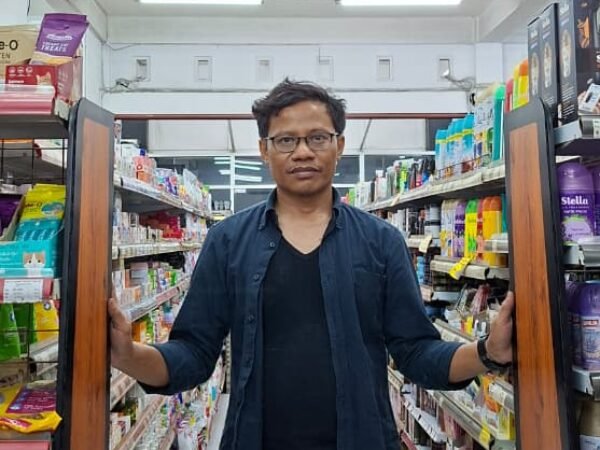 Suroto dan Boersa Kampus: Perjalanan 25 Tahun Penjaga Toko